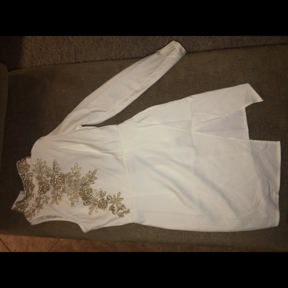 white asymmetric sleeve embroidered bodycon dress